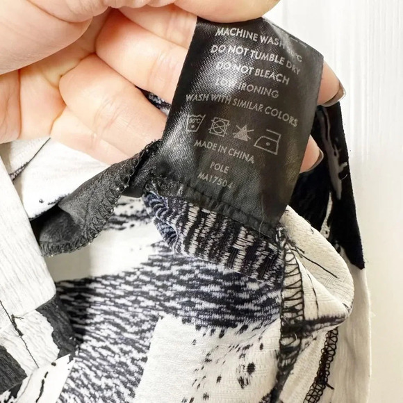 MAAC LONDON Dressy Shorts Size Small Black White Abstract Geometric Print - Picture 6 of 7